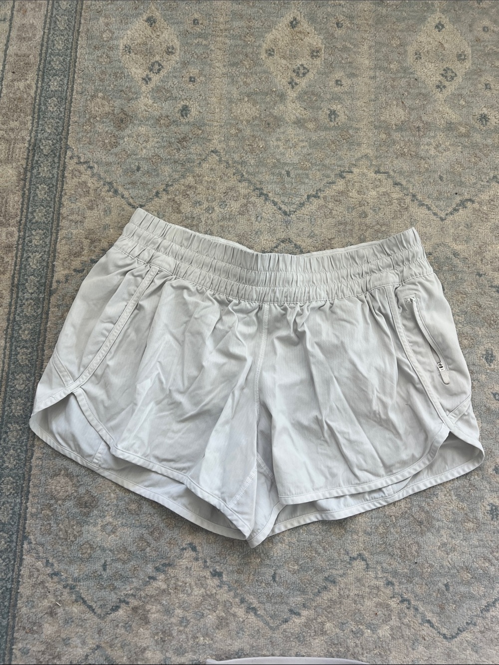 Lululemon 3 inch white shorts